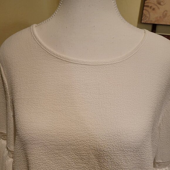 Vince Camuto Garden Romance Long Sleeve Blouse Color: New Ivory Size Medium NWT - Picture 5 of 9